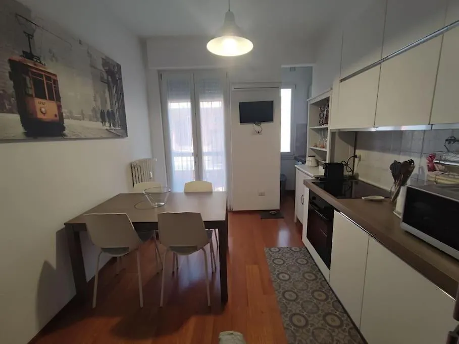 Esplora Comodamente Milano E Poi Riposa Tranquillo Milan