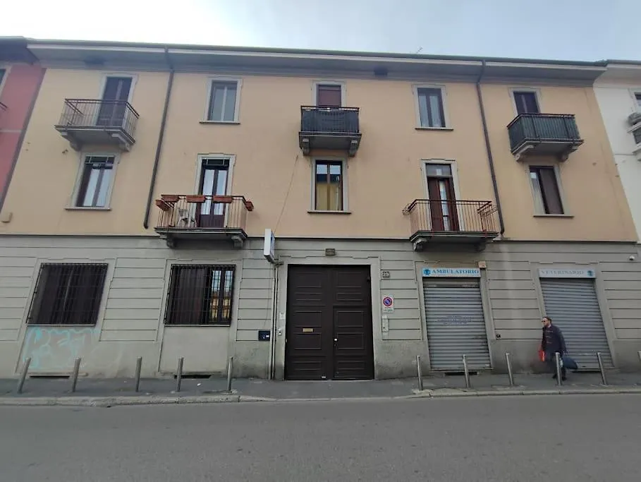 Esplora Comodamente Milano E Poi Riposa Tranquillo Italy